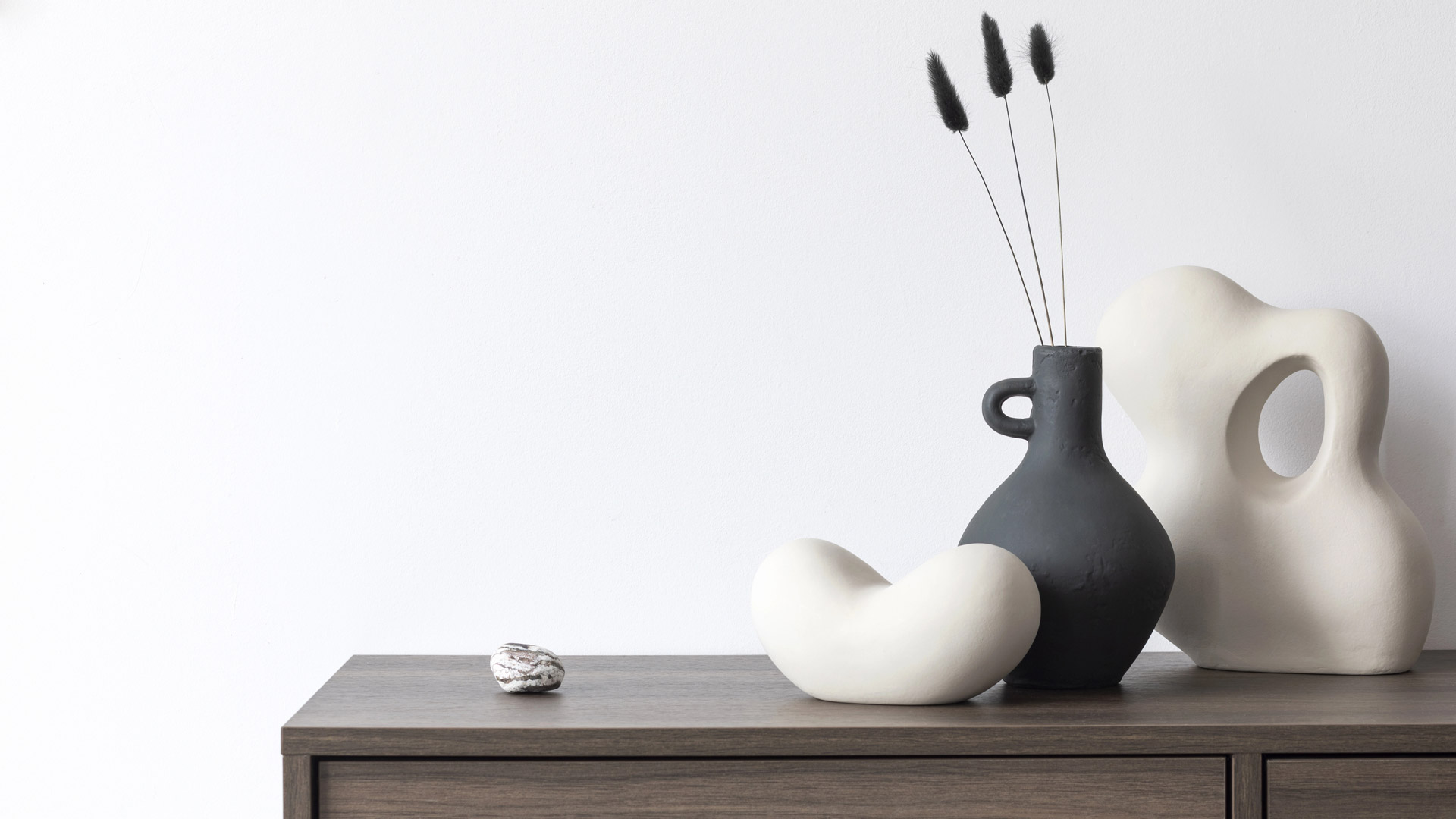 Objets de décoration sur meuble